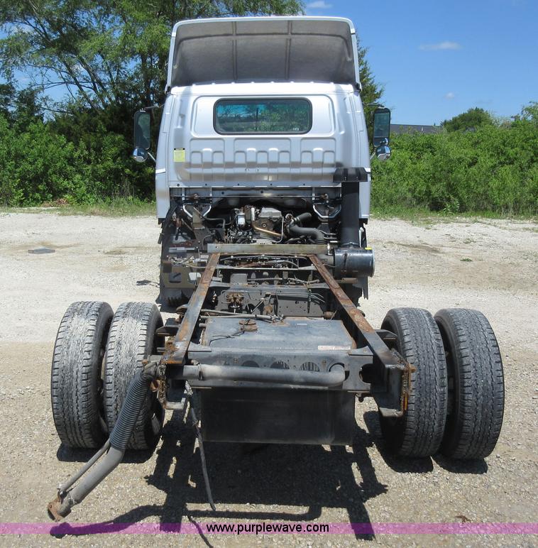 image for item K7901 2001 Isuzu NPR truck cab and chassis
