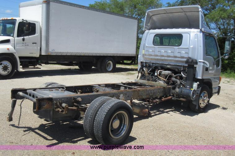 image for item K7901 2001 Isuzu NPR truck cab and chassis
