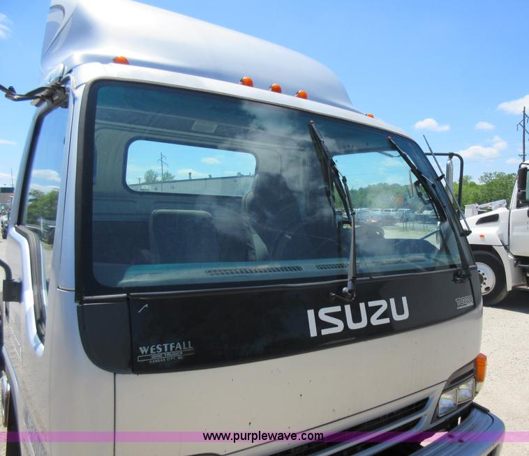 image for item K7901 2001 Isuzu NPR truck cab and chassis