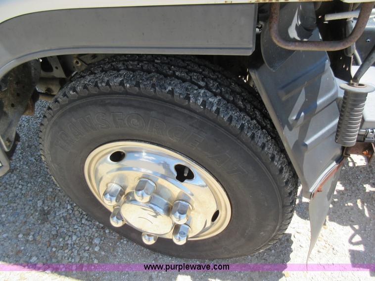 image for item K7901 2001 Isuzu NPR truck cab and chassis