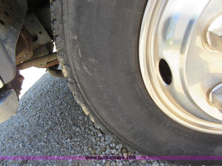 image for item K7901 2001 Isuzu NPR truck cab and chassis