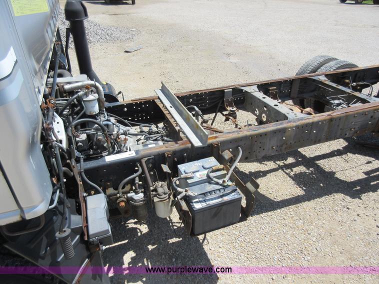 image for item K7901 2001 Isuzu NPR truck cab and chassis