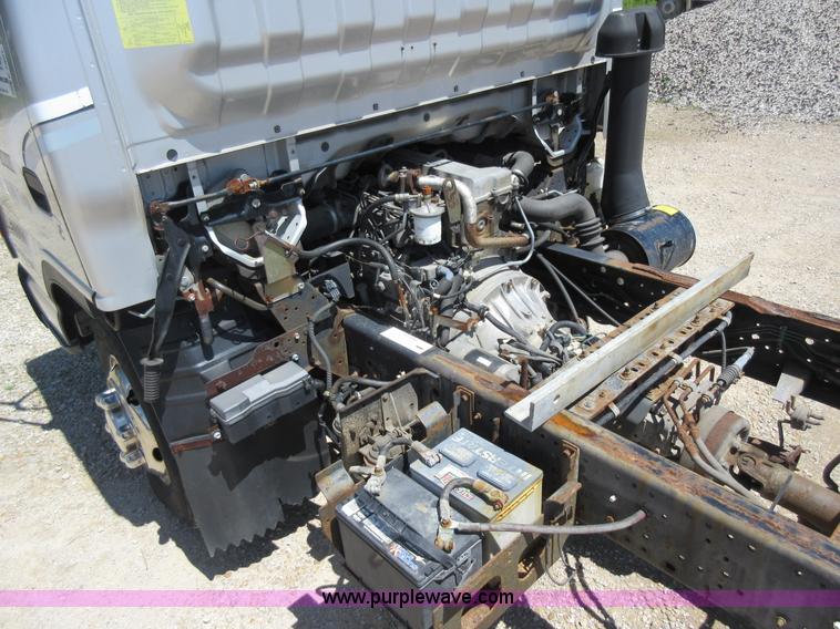 image for item K7901 2001 Isuzu NPR truck cab and chassis