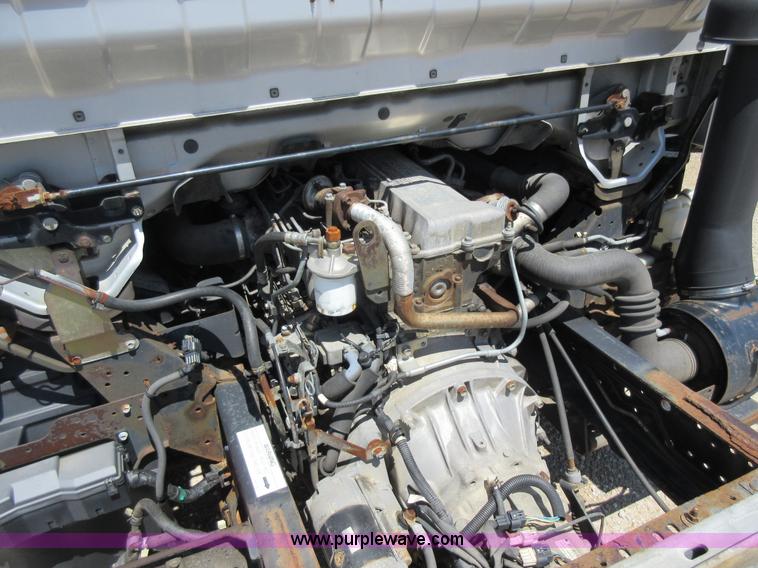 image for item K7901 2001 Isuzu NPR truck cab and chassis