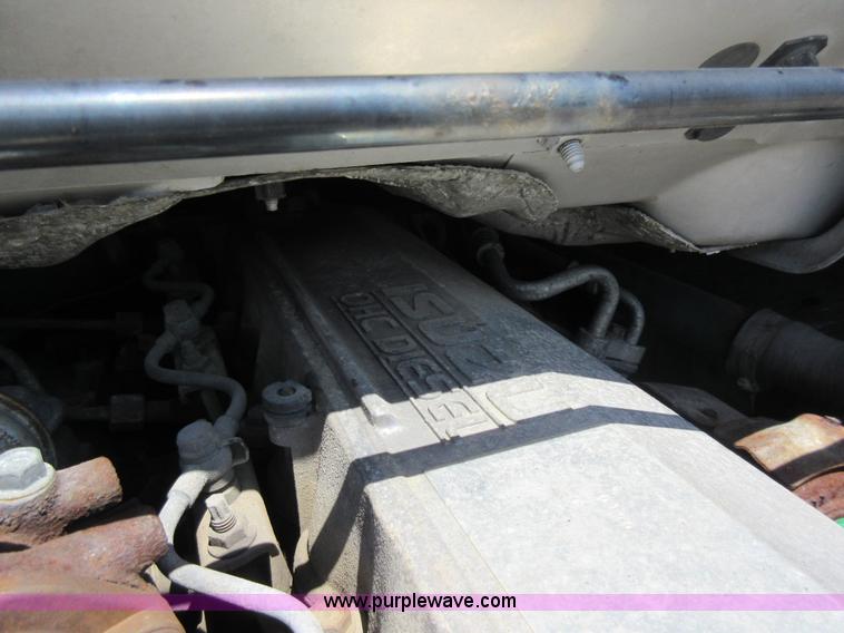 image for item K7901 2001 Isuzu NPR truck cab and chassis