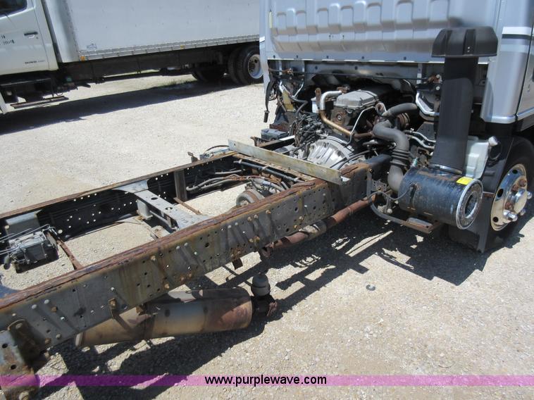 image for item K7901 2001 Isuzu NPR truck cab and chassis