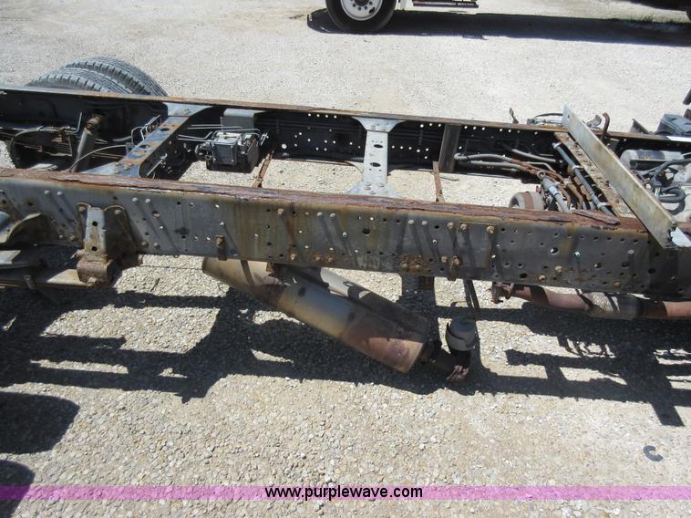 image for item K7901 2001 Isuzu NPR truck cab and chassis