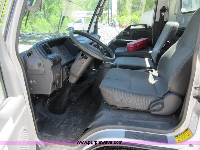 image for item K7901 2001 Isuzu NPR truck cab and chassis