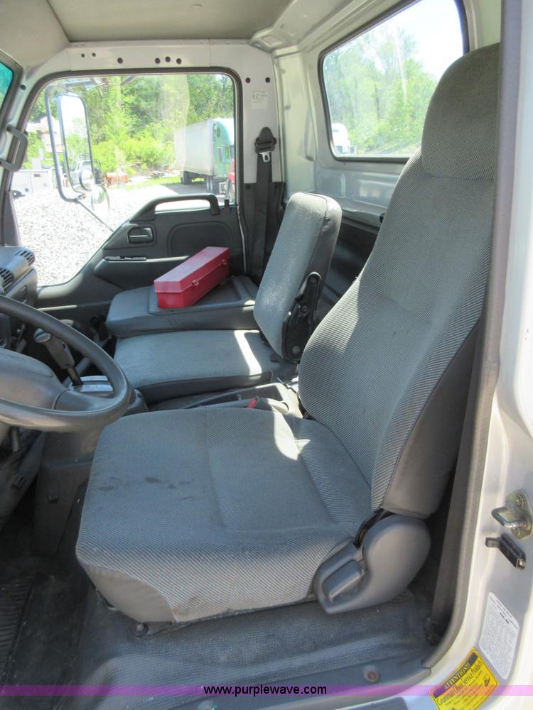 image for item K7901 2001 Isuzu NPR truck cab and chassis