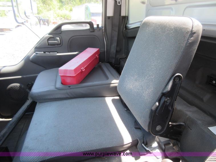 image for item K7901 2001 Isuzu NPR truck cab and chassis