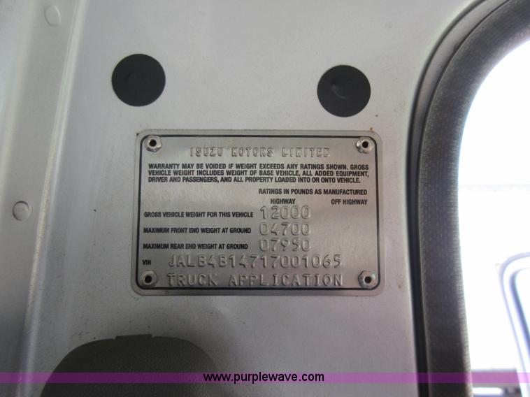 image for item K7901 2001 Isuzu NPR truck cab and chassis