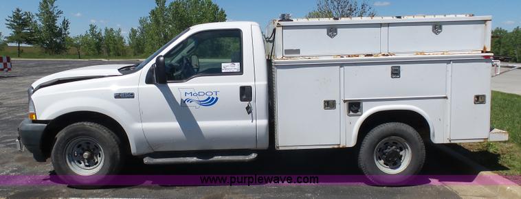 image for item K7903 2003 Ford F250 Super Duty utility truck
