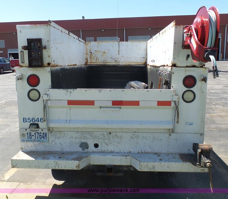 image for item K7903 2003 Ford F250 Super Duty utility truck