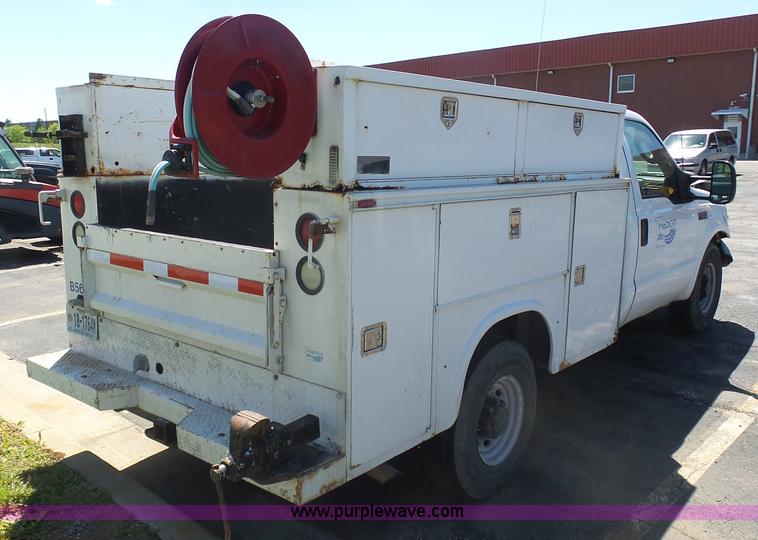 image for item K7903 2003 Ford F250 Super Duty utility truck