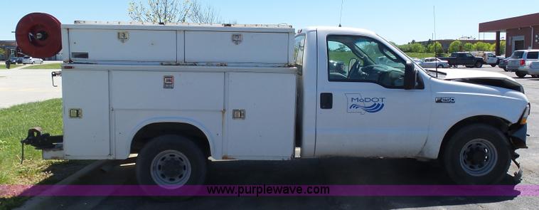 image for item K7903 2003 Ford F250 Super Duty utility truck