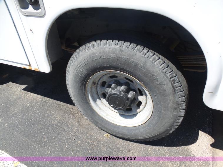 image for item K7903 2003 Ford F250 Super Duty utility truck