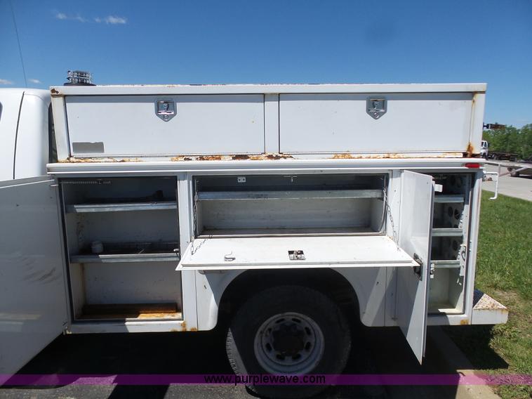 image for item K7903 2003 Ford F250 Super Duty utility truck