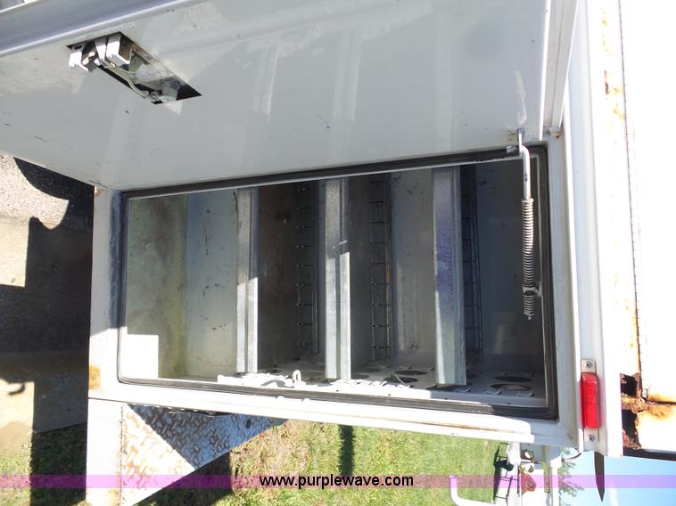 image for item K7903 2003 Ford F250 Super Duty utility truck