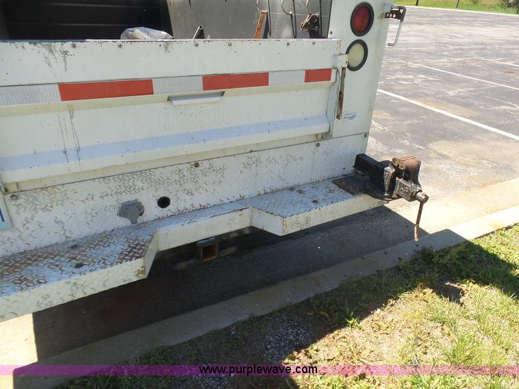 image for item K7903 2003 Ford F250 Super Duty utility truck