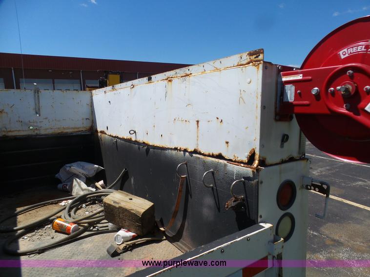 image for item K7903 2003 Ford F250 Super Duty utility truck