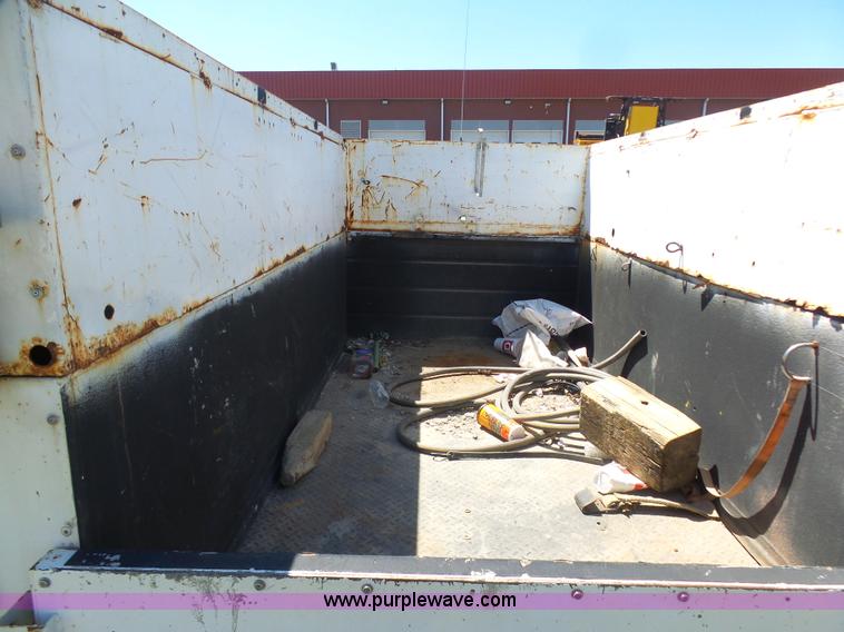 image for item K7903 2003 Ford F250 Super Duty utility truck