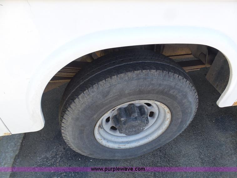 image for item K7903 2003 Ford F250 Super Duty utility truck