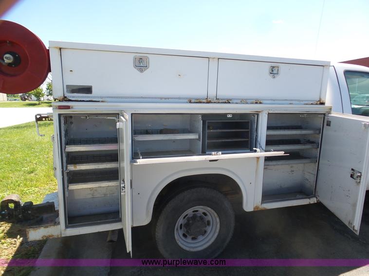 image for item K7903 2003 Ford F250 Super Duty utility truck