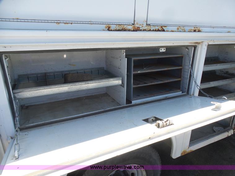 image for item K7903 2003 Ford F250 Super Duty utility truck