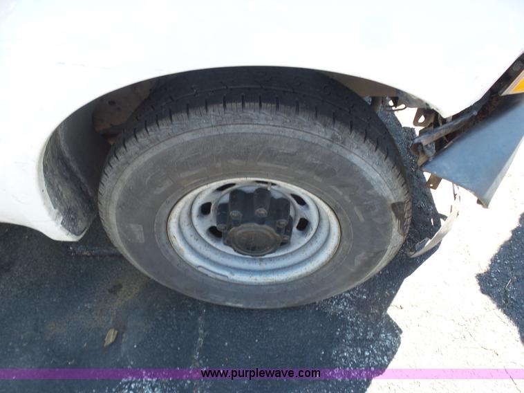 image for item K7903 2003 Ford F250 Super Duty utility truck