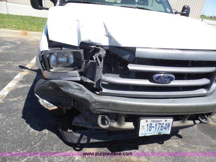 image for item K7903 2003 Ford F250 Super Duty utility truck