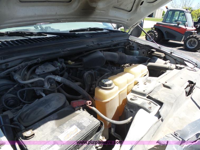 image for item K7903 2003 Ford F250 Super Duty utility truck