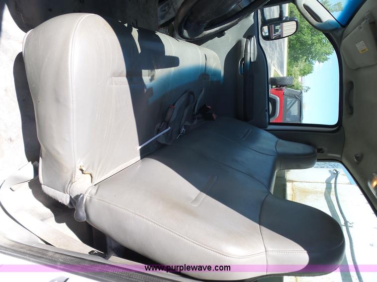 image for item K7903 2003 Ford F250 Super Duty utility truck