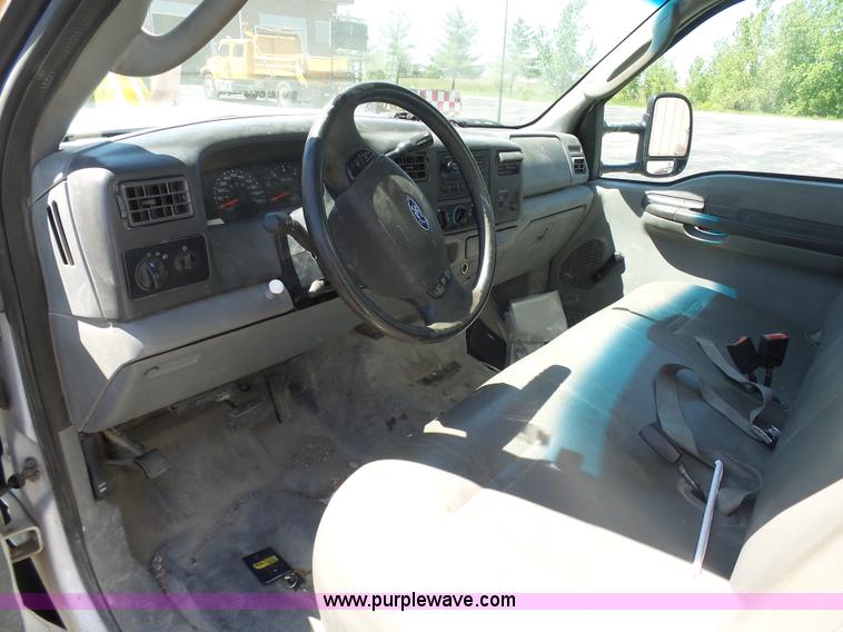 image for item K7903 2003 Ford F250 Super Duty utility truck