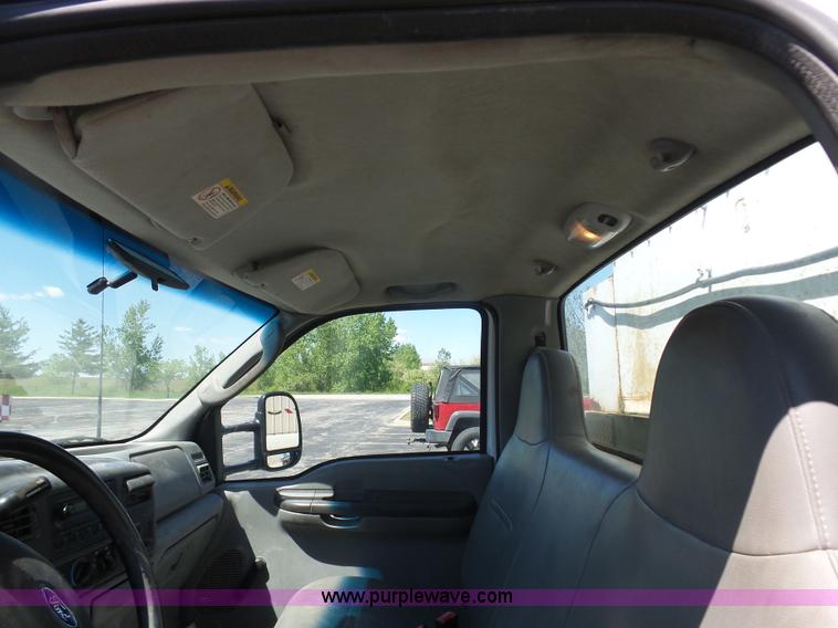 image for item K7903 2003 Ford F250 Super Duty utility truck