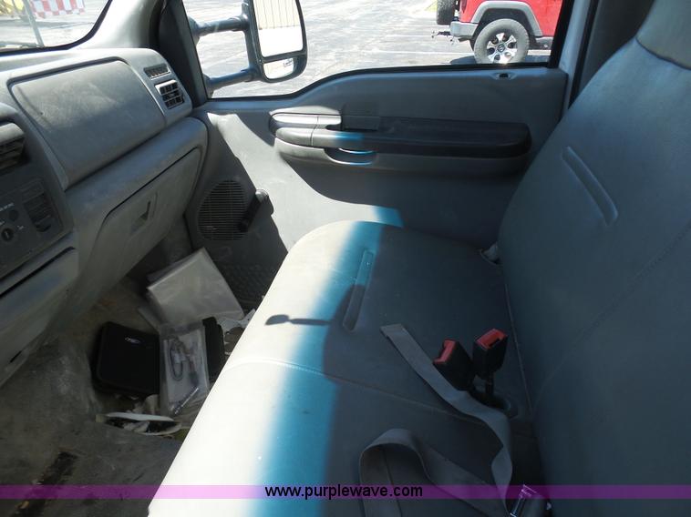 image for item K7903 2003 Ford F250 Super Duty utility truck