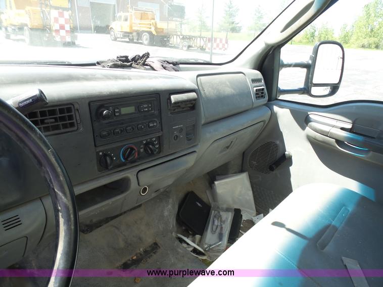 image for item K7903 2003 Ford F250 Super Duty utility truck