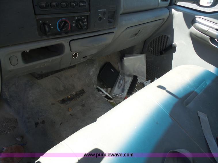 image for item K7903 2003 Ford F250 Super Duty utility truck