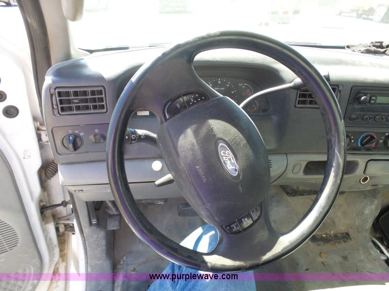image for item K7903 2003 Ford F250 Super Duty utility truck
