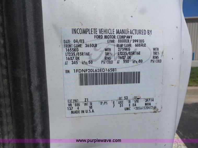 image for item K7903 2003 Ford F250 Super Duty utility truck