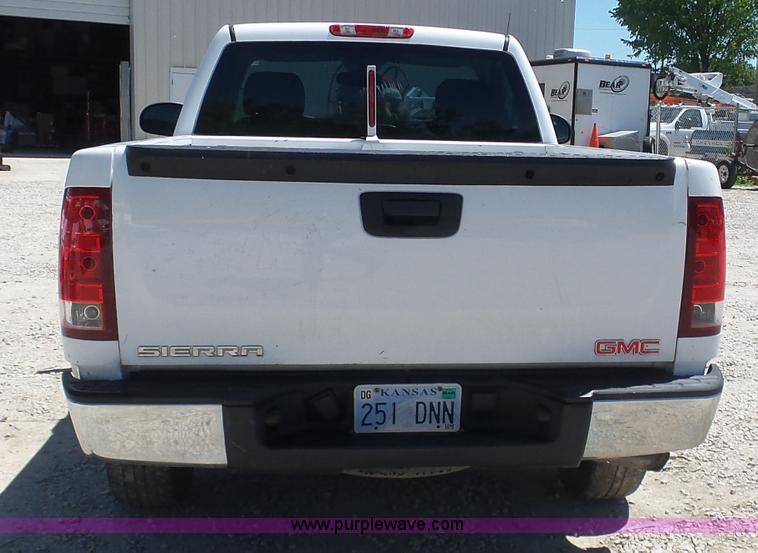 image for item K7907 2008 GMC Sierra 1500 pickup truck