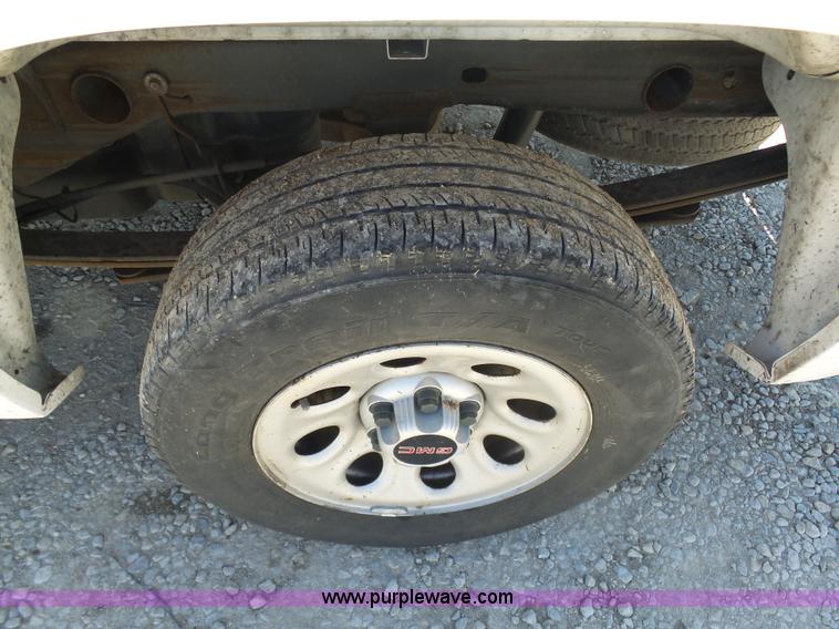 image for item K7907 2008 GMC Sierra 1500 pickup truck