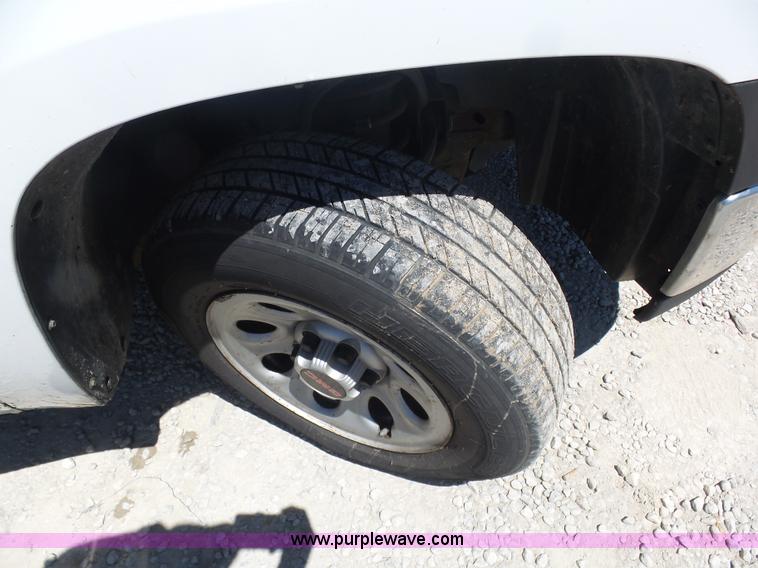 image for item K7907 2008 GMC Sierra 1500 pickup truck