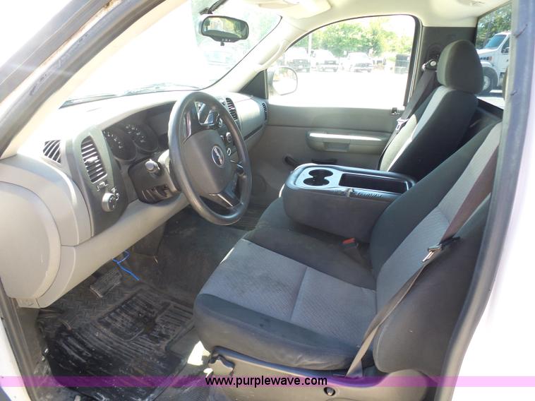 image for item K7907 2008 GMC Sierra 1500 pickup truck