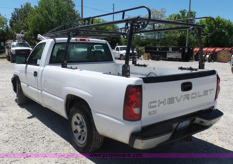 image for item K7908 2005 Chevrolet 1500 pickup truck