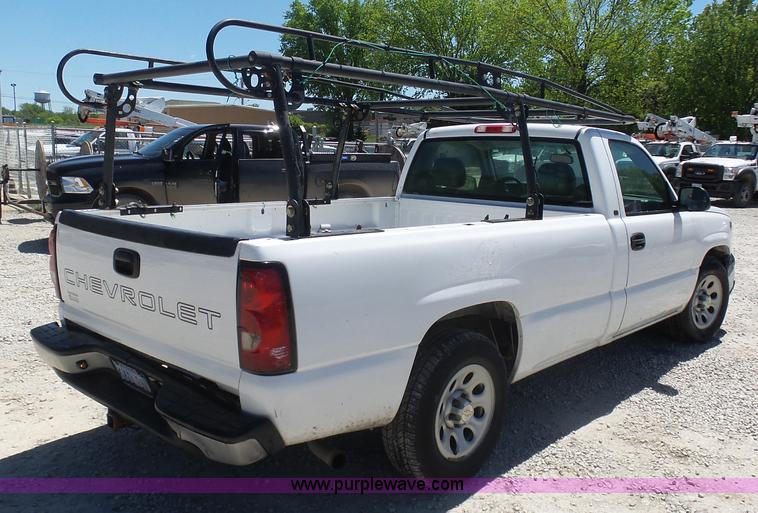 image for item K7908 2005 Chevrolet 1500 pickup truck