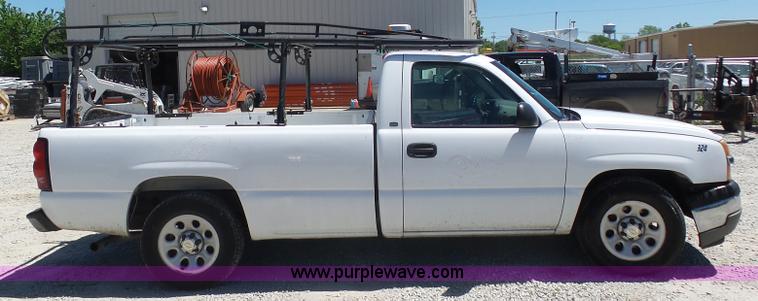 image for item K7908 2005 Chevrolet 1500 pickup truck