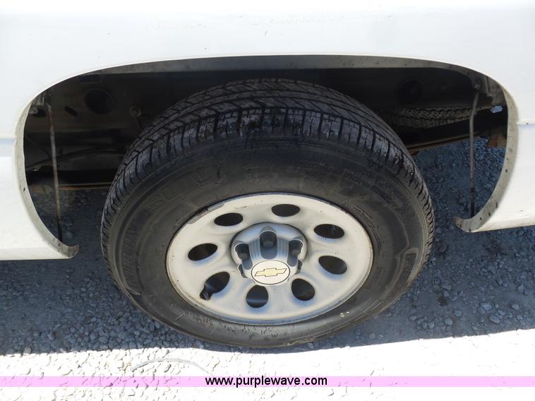 image for item K7908 2005 Chevrolet 1500 pickup truck