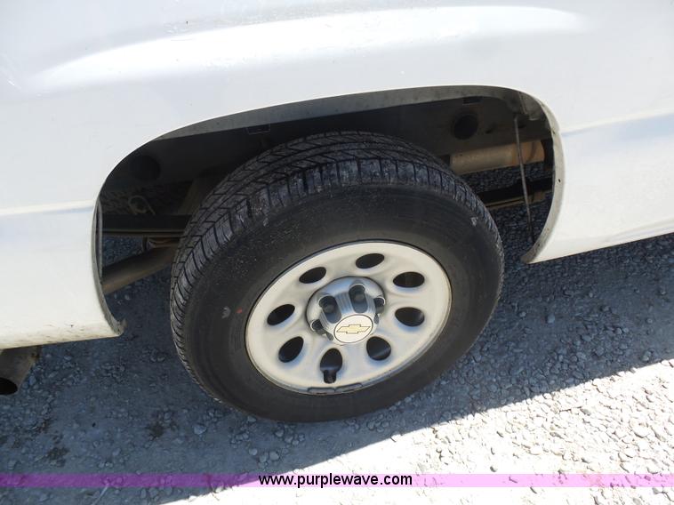 image for item K7908 2005 Chevrolet 1500 pickup truck