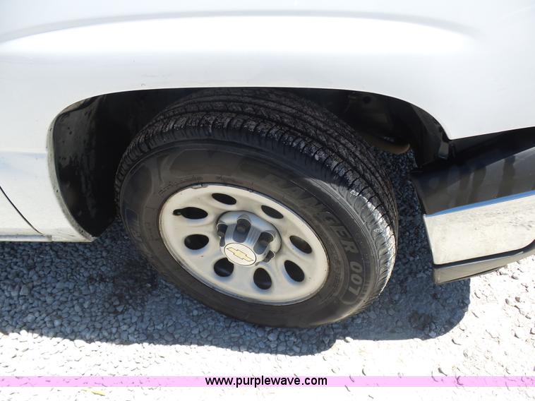 image for item K7908 2005 Chevrolet 1500 pickup truck