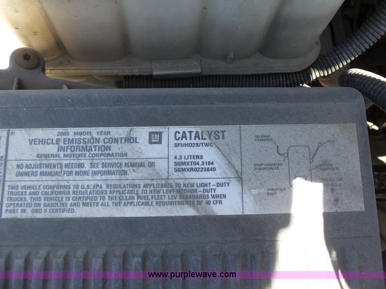 image for item K7908 2005 Chevrolet 1500 pickup truck